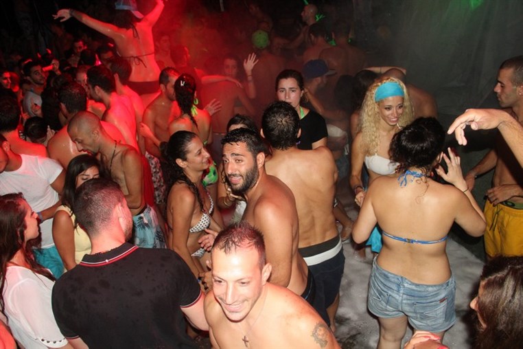 Lebanon Largest FOAM Party 3 (1)